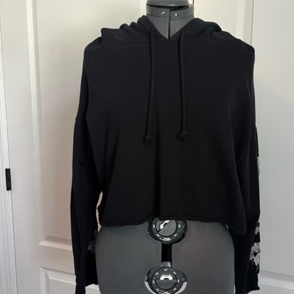 Black cropped top hoodie